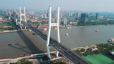 上海南浦大桥大气广角航拍视频的预览图